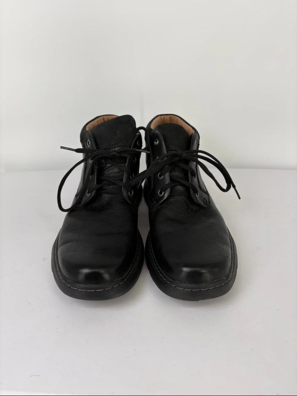 🦕 Clarks Black Leather Lace-Up Chukka Boots
